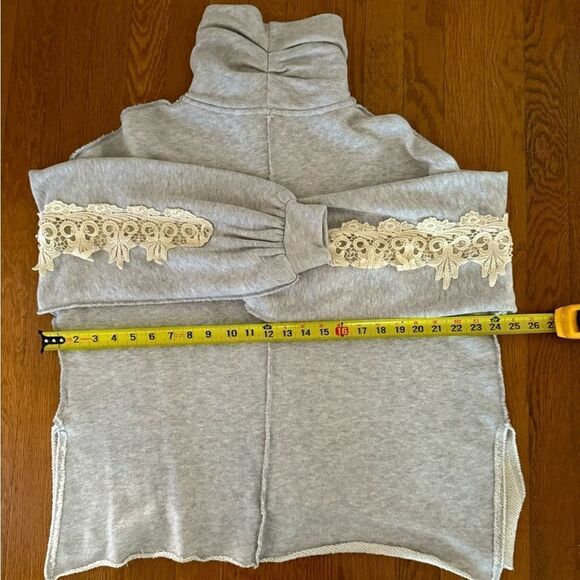 Free People gray 1/4 zip cropped boho sweatshirt  with lace applique detail S - Picture 9 of 13